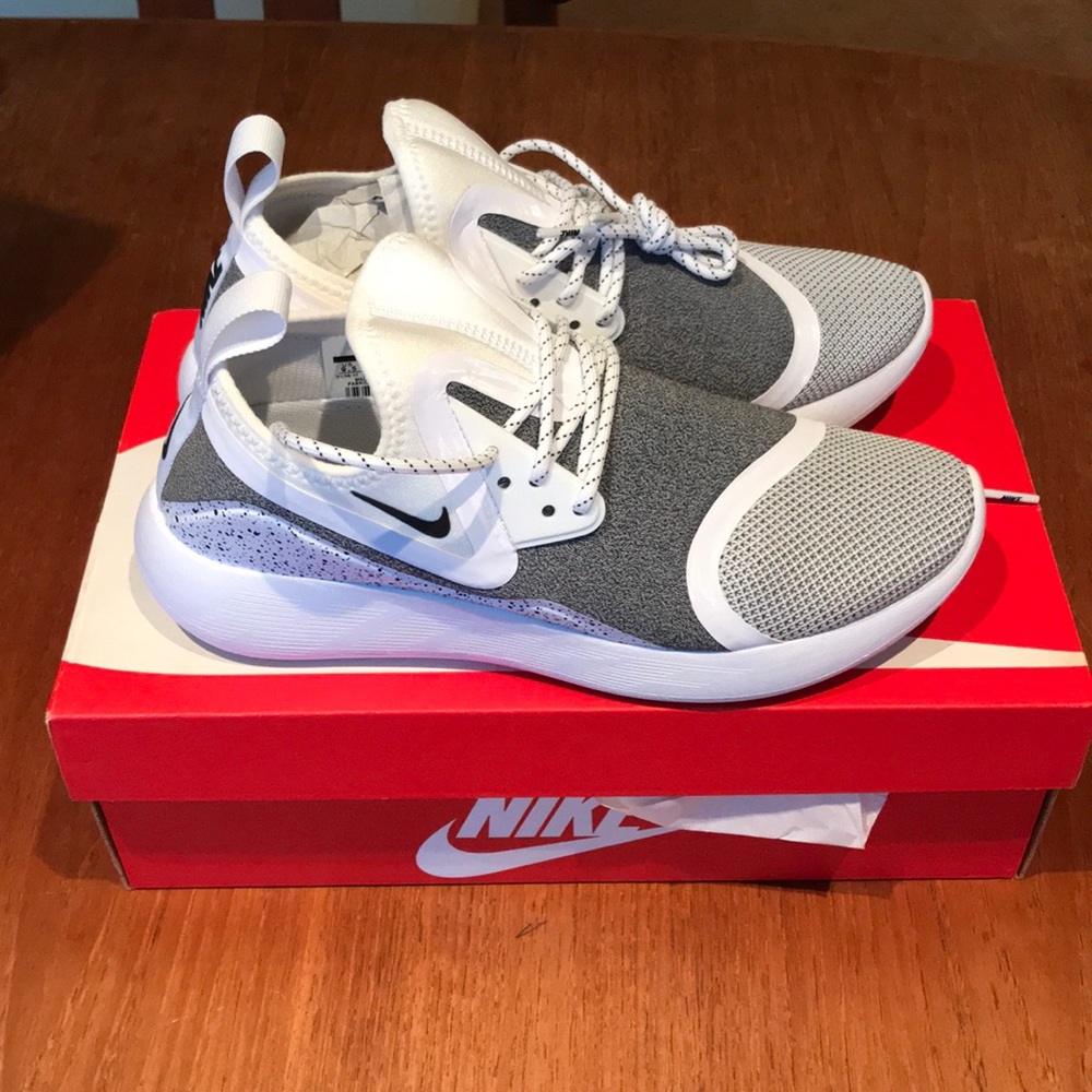 NIB Nike Women’s Lunarcharge Essential